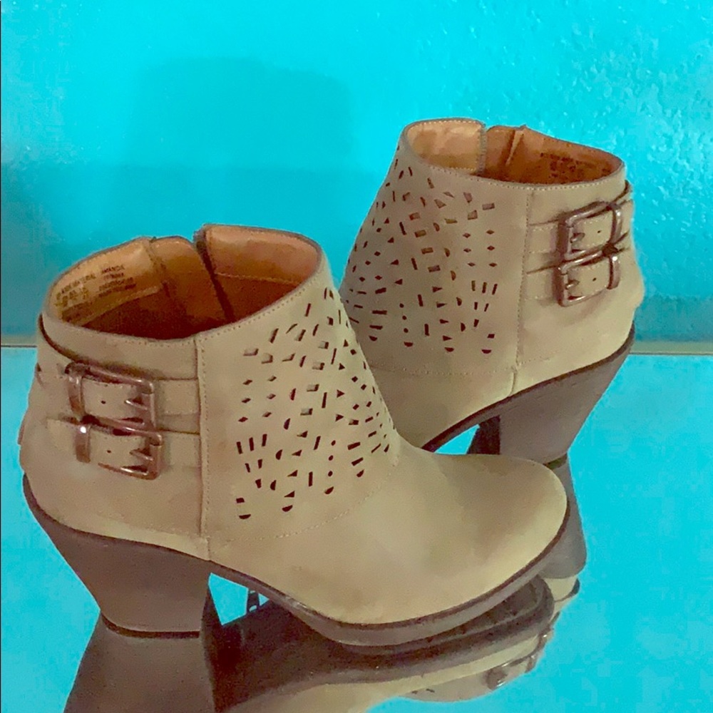 Laura Scott sz 8 ankle boot(Gray/green suede)